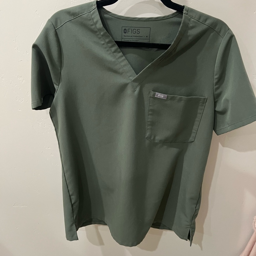 Figs Catarina One Pocket Scrub top Moss color